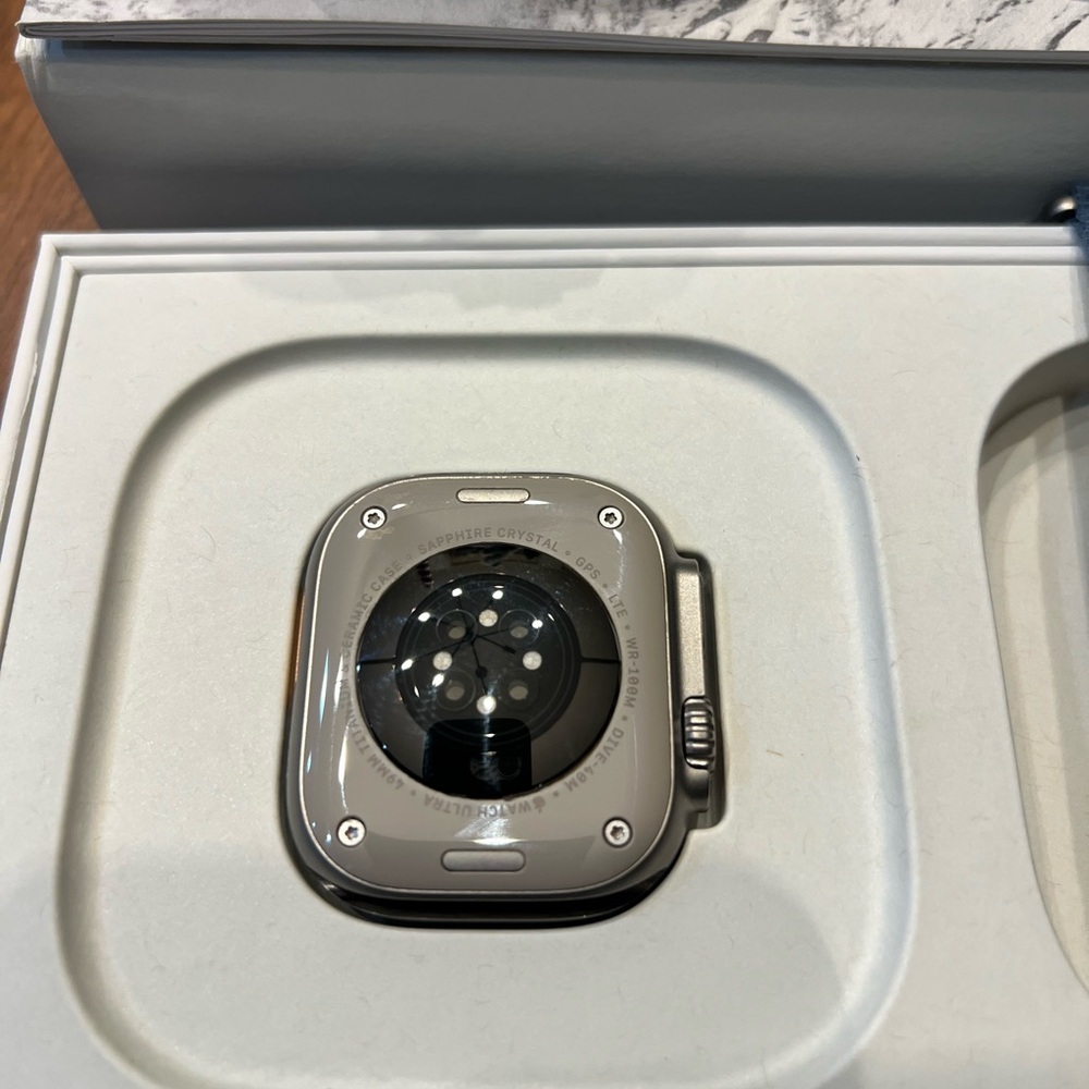 Apple Watch Ultra Titanium 49mm MQEW3LL/A 1st Gen - Picture 2 of 5